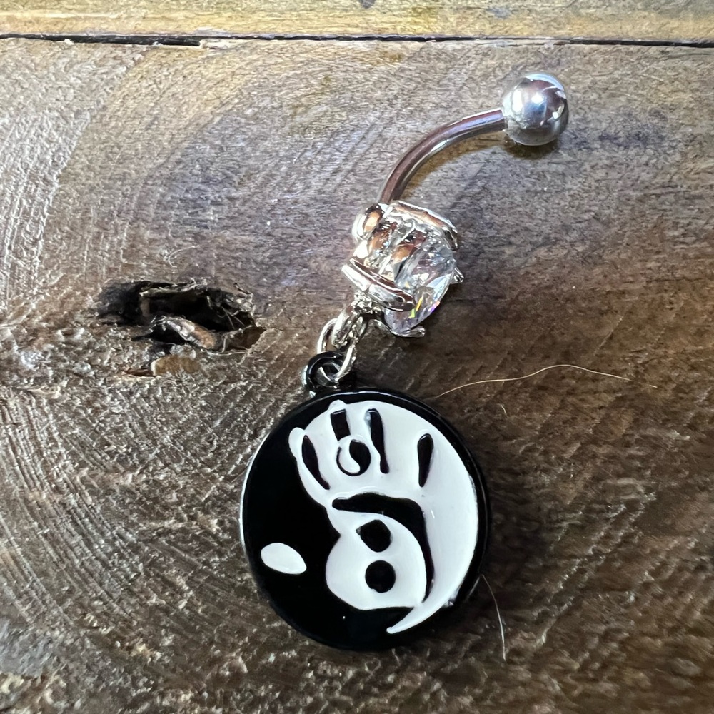Hand belly ring
